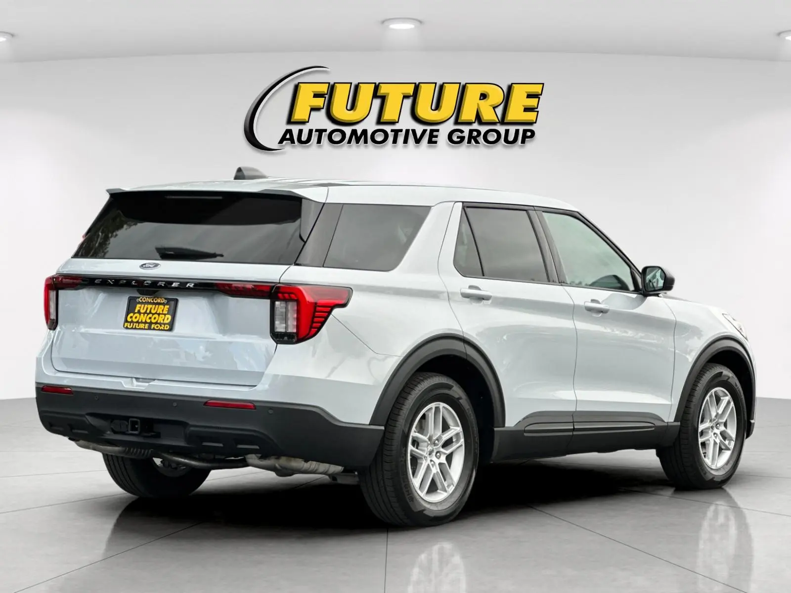 2026 Ford Explorer undefined photo 3