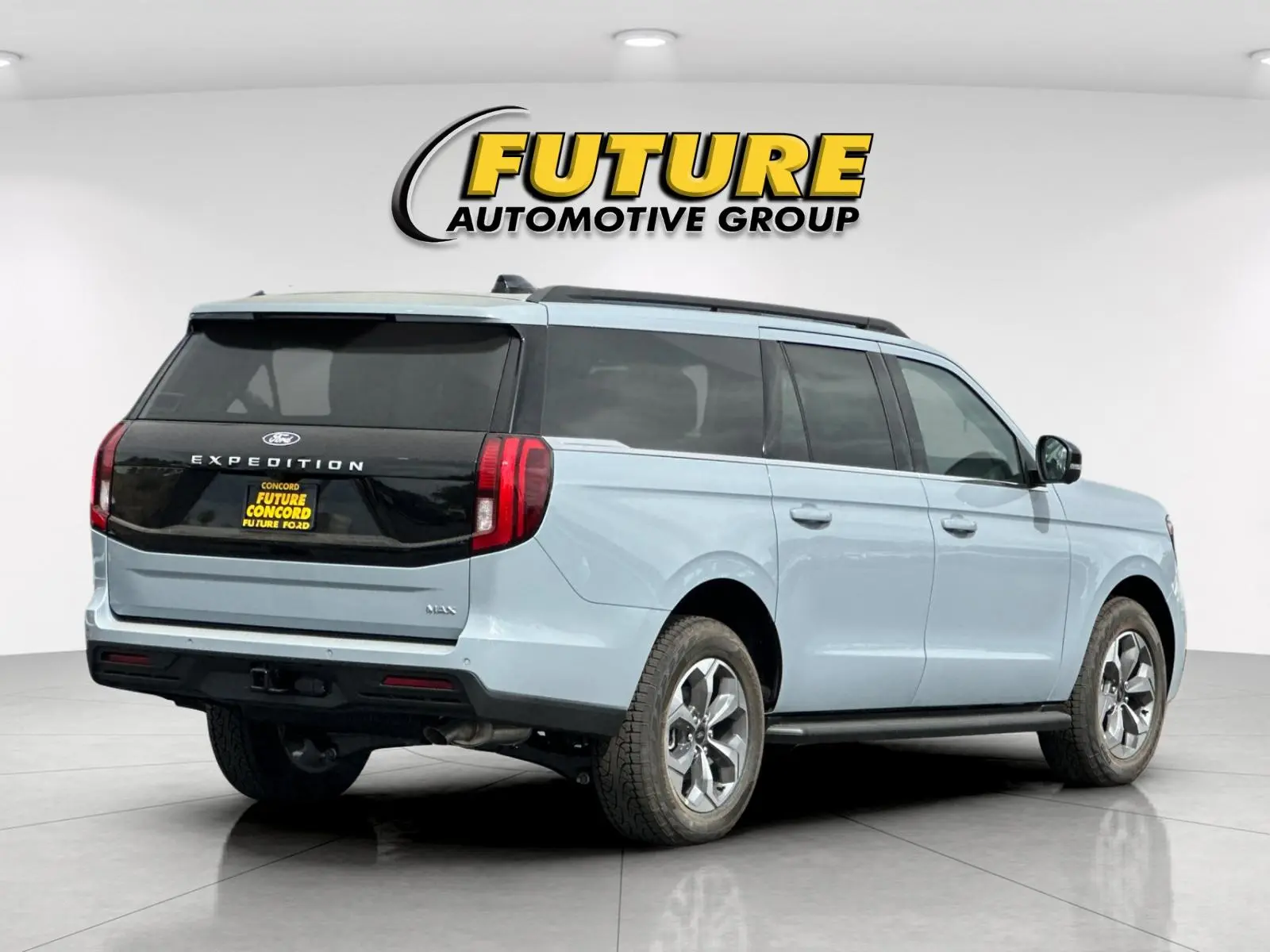 2027 Ford Expedition Active MAX 4x4 photo 3