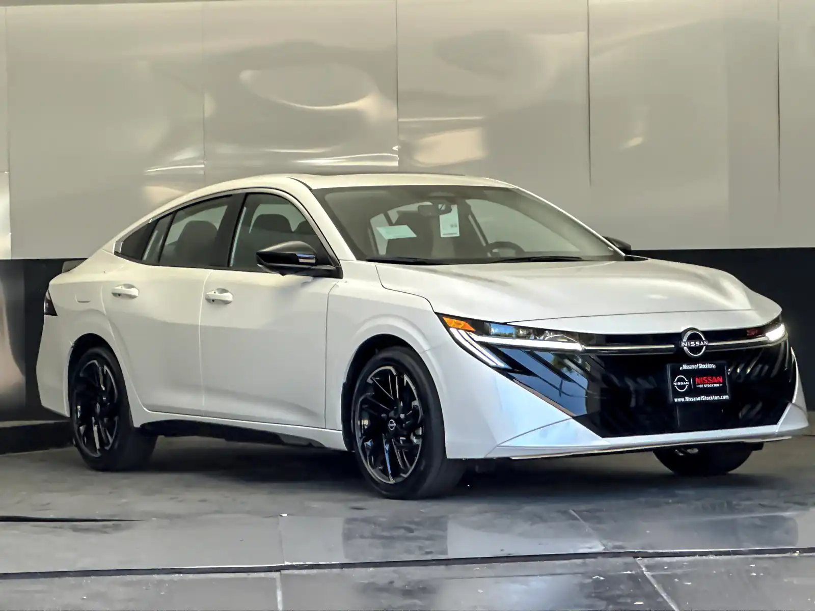 2026 Nissan Sentra SR CVT's photo