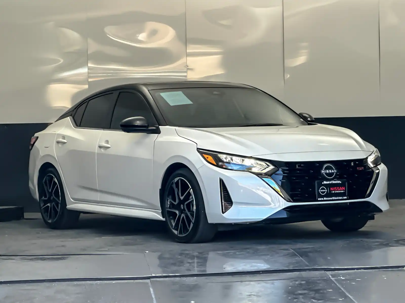 2025 Nissan Sentra SR CVT's photo