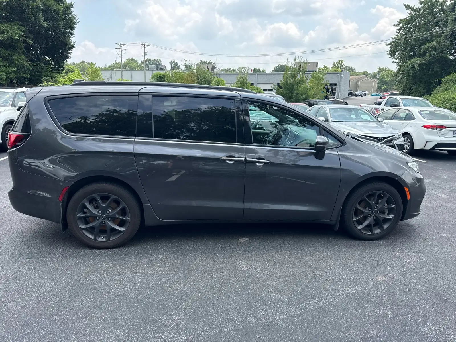 2022 Chrysler Pacifica Touring L photo 1
