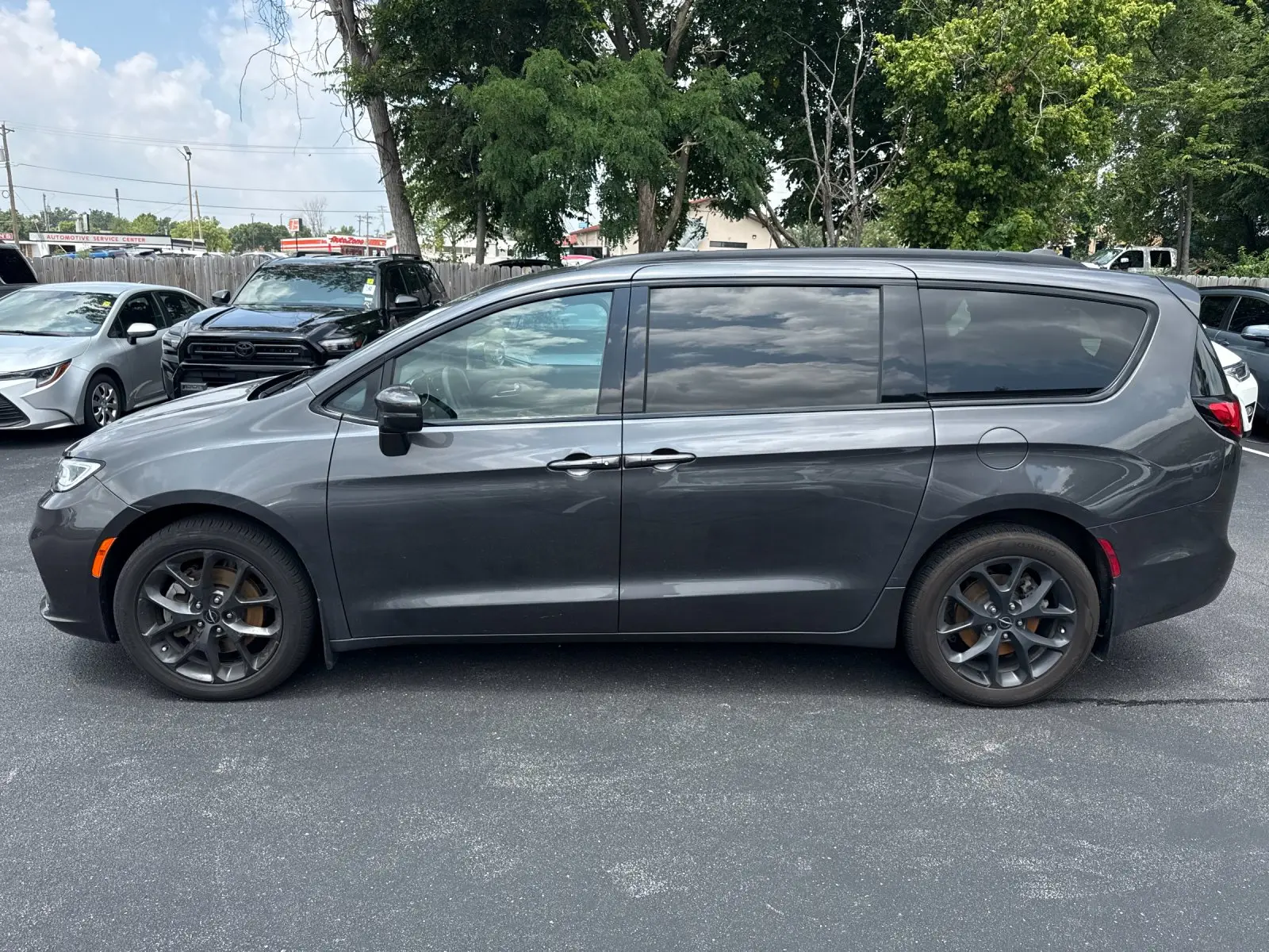 2022 Chrysler Pacifica Touring L photo 3