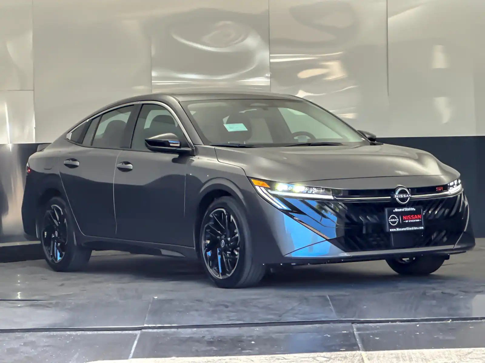 2026 Nissan Sentra SR CVT's photo