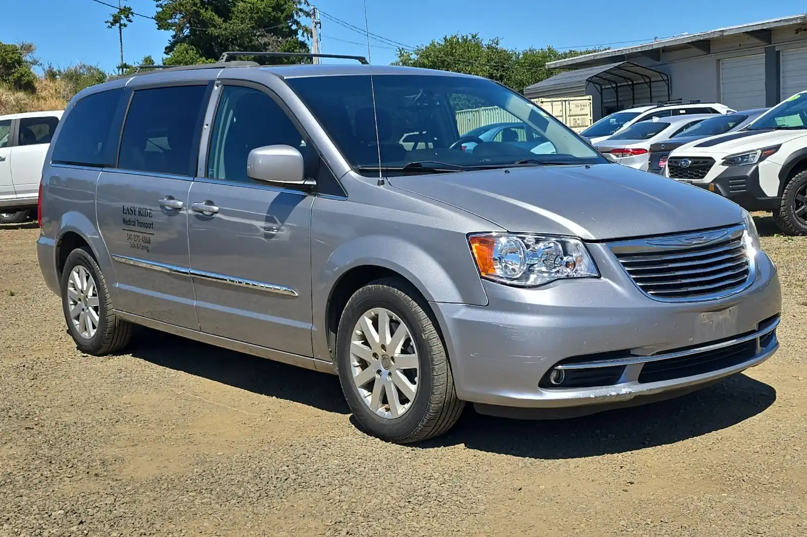 2016 Chrysler Town & Country Touring's photo