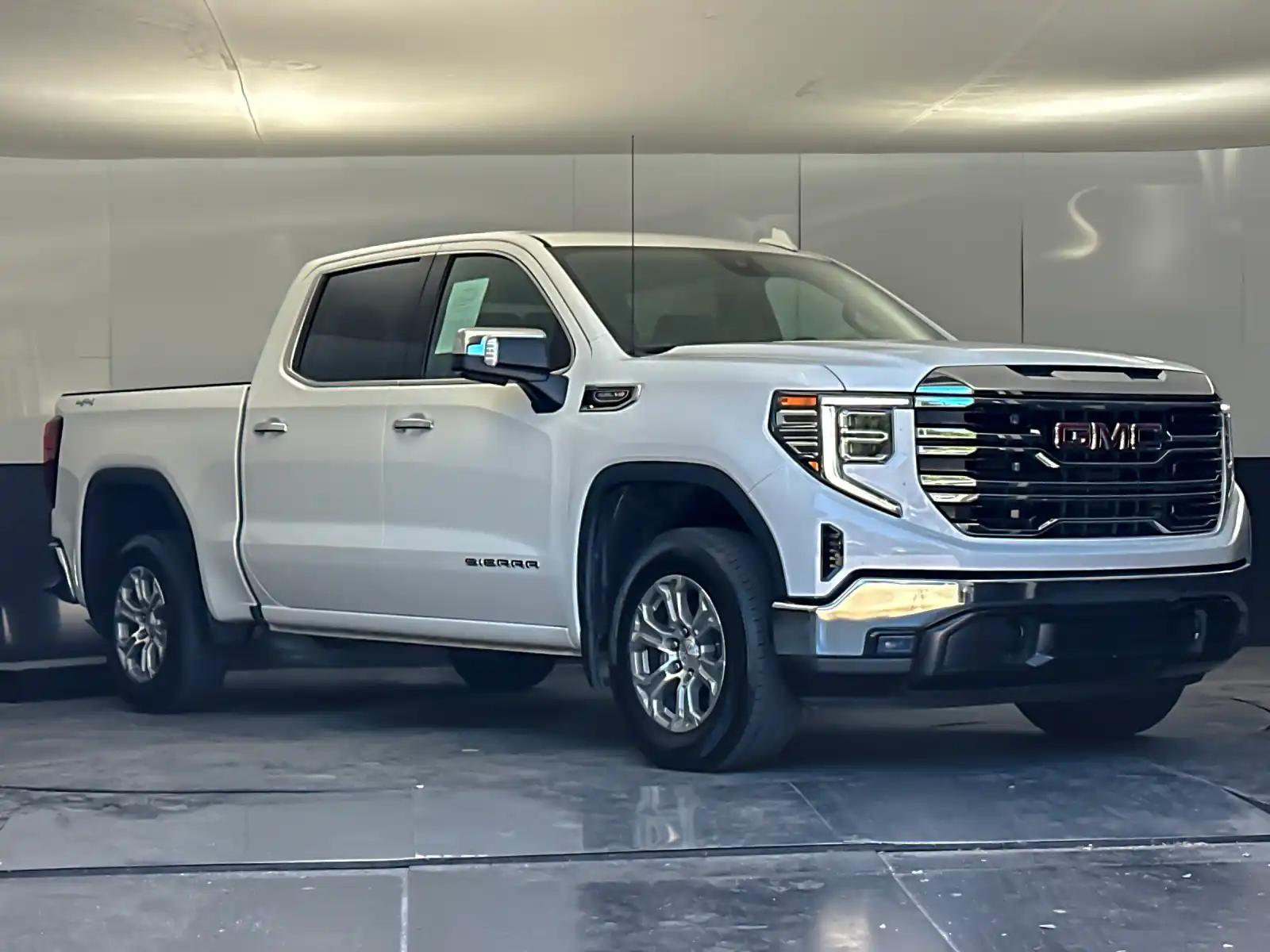 2025 GMC Sierra 4WD Crew Cab Short Box SLT's photo