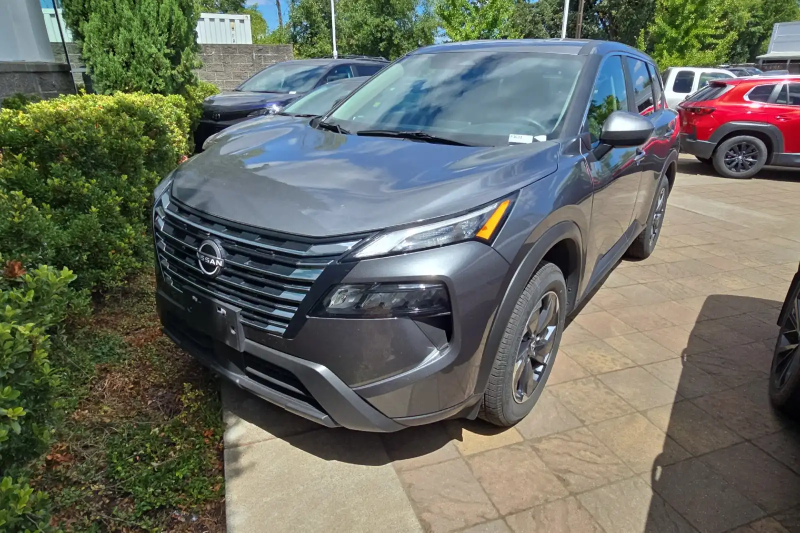 2025 Nissan Rogue SV FWD's photo