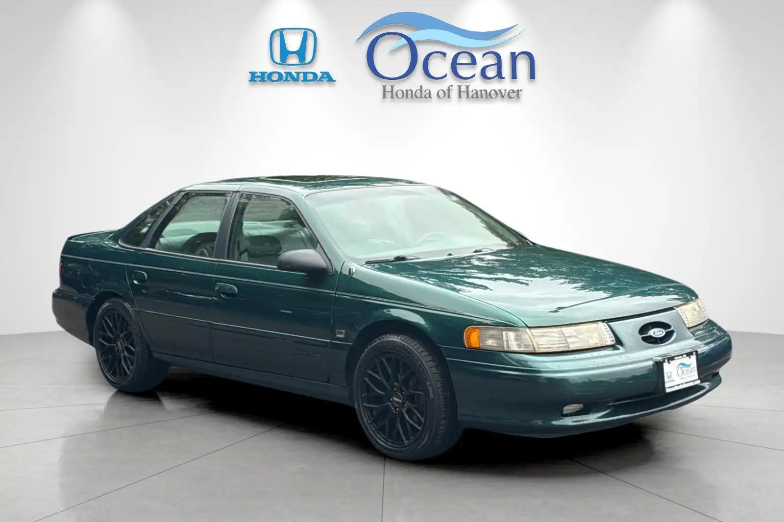 1995 Ford Taurus's photo