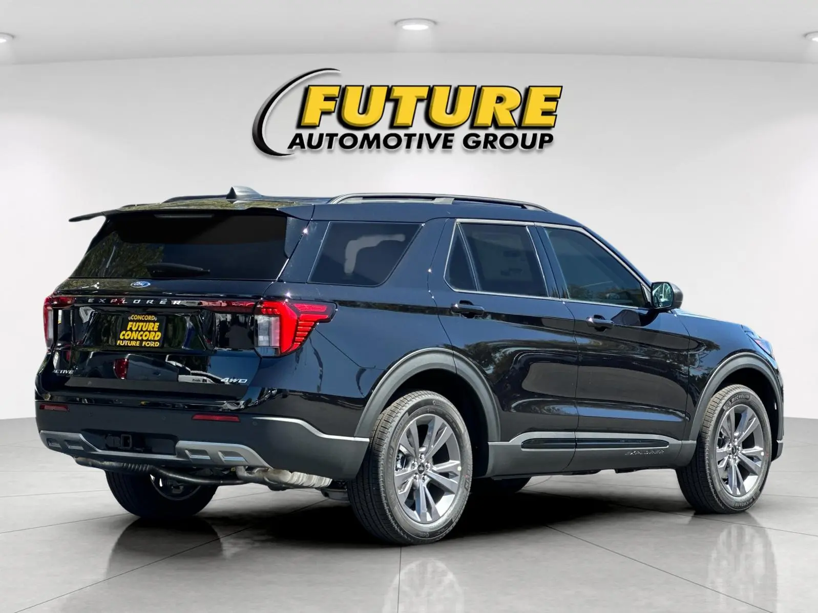 2026 Ford Explorer Active 4WD photo 3