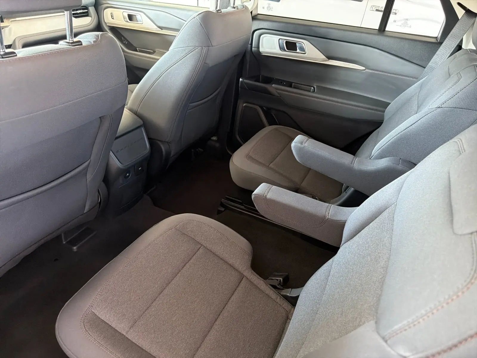 2026 Ford Explorer Active 4WD photo 5
