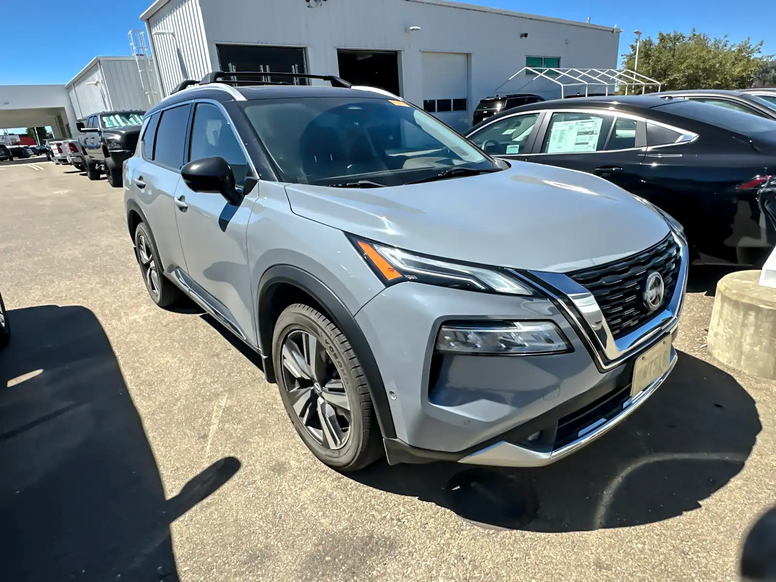 2022 Nissan Rogue Platinum FWD's photo
