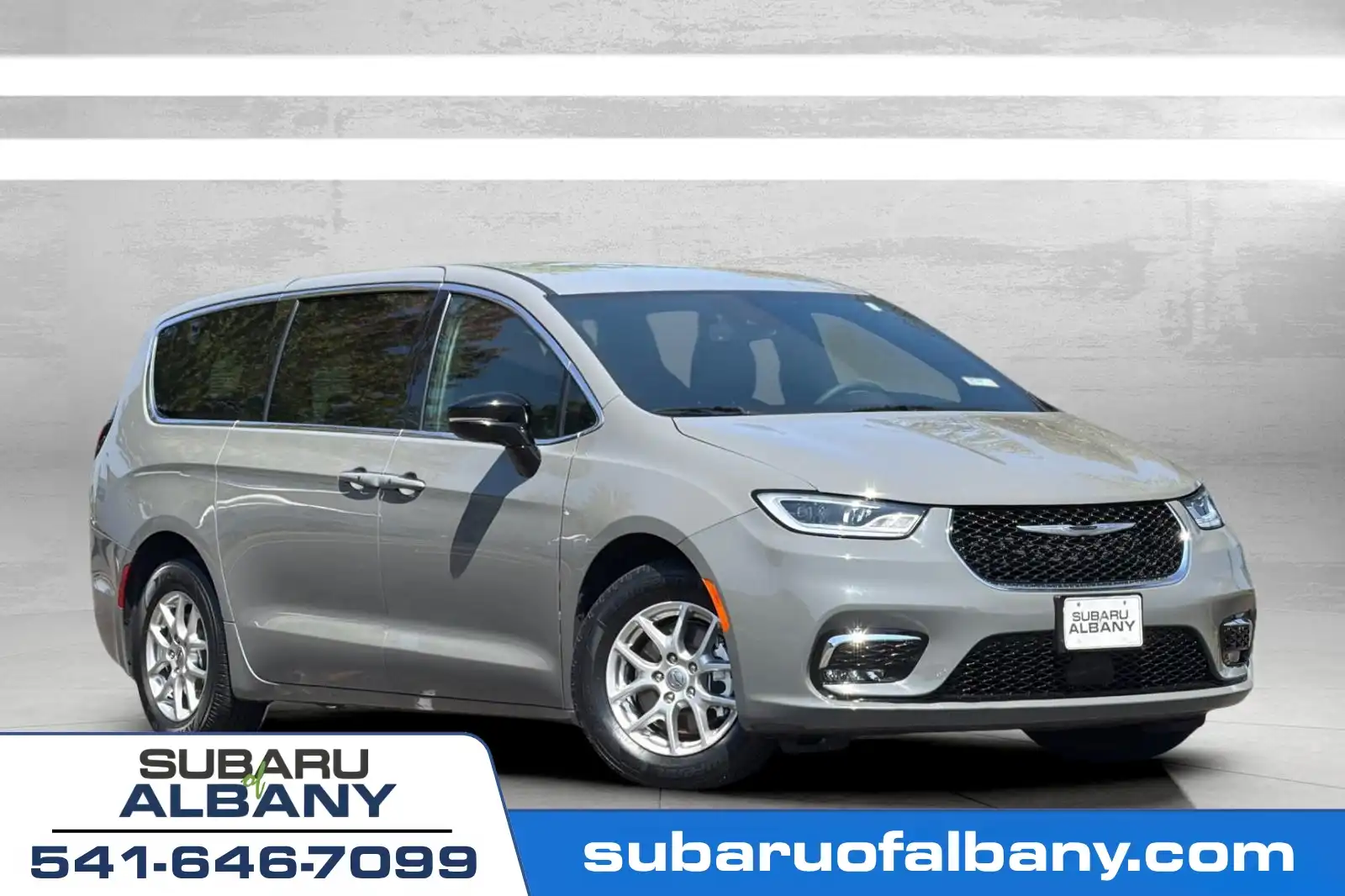 2025 Chrysler Pacifica Select's photo