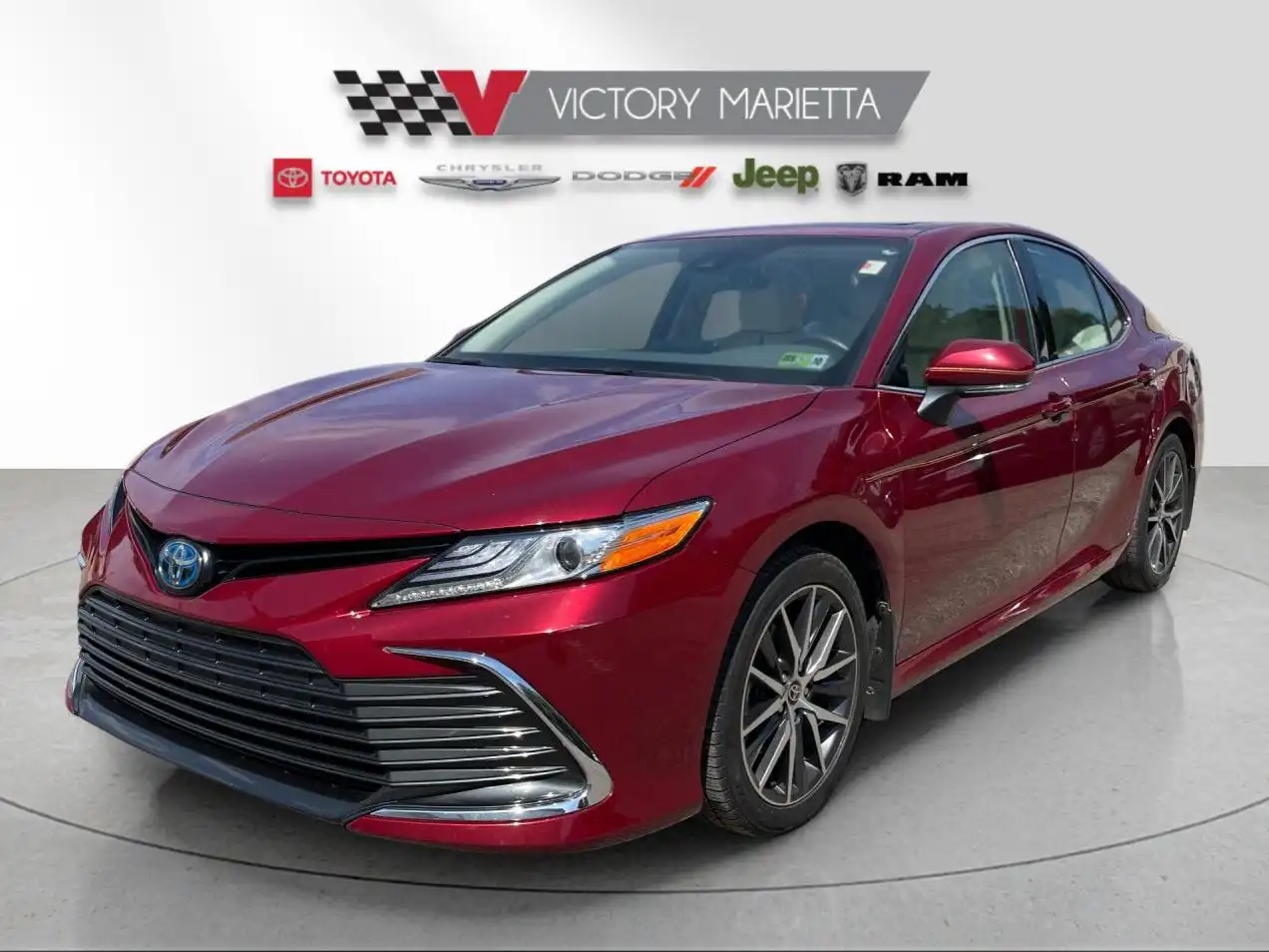 2022 Toyota Camry XLE Hybrid's photo