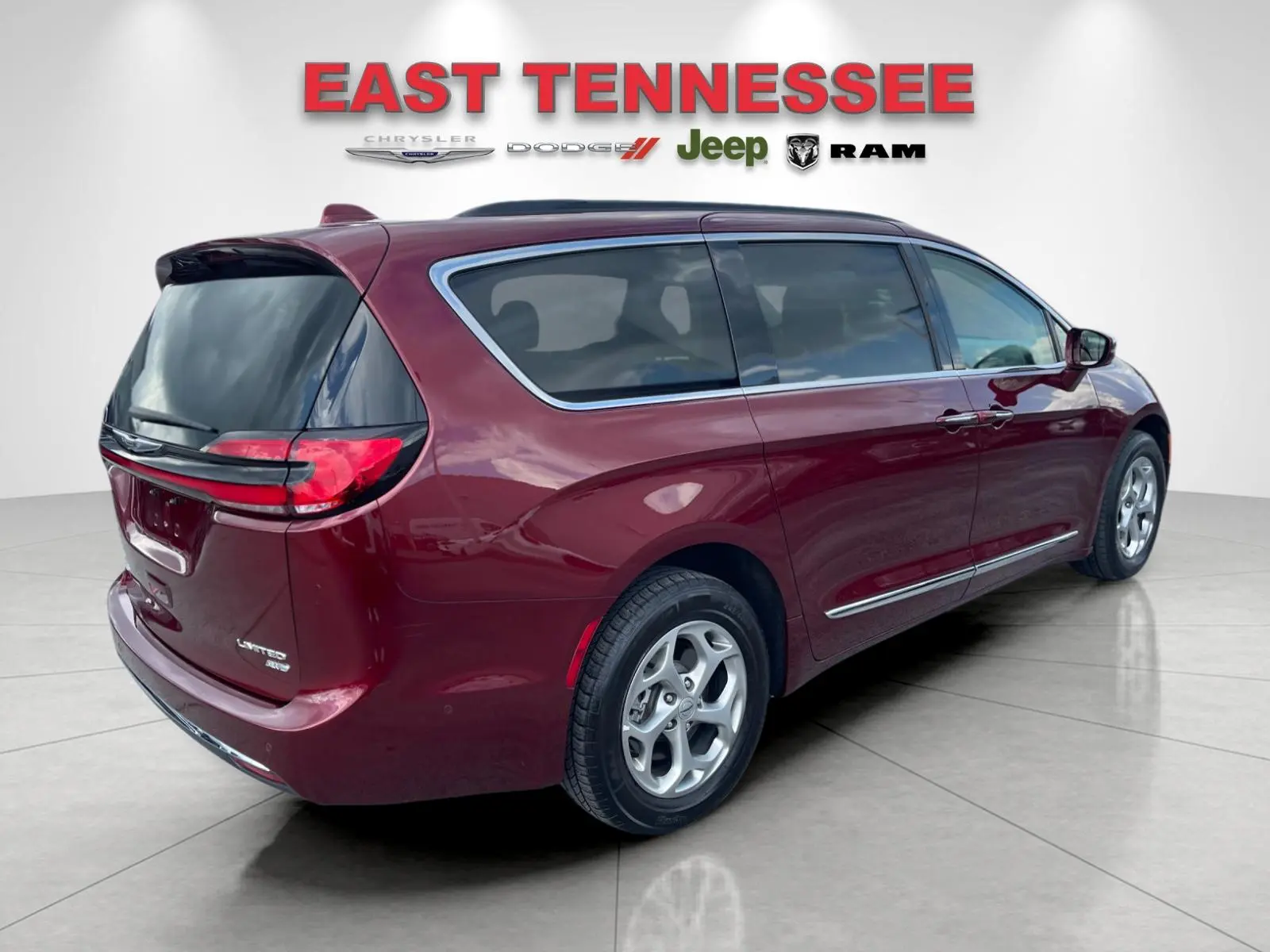 2022 Chrysler Pacifica Limited photo 3