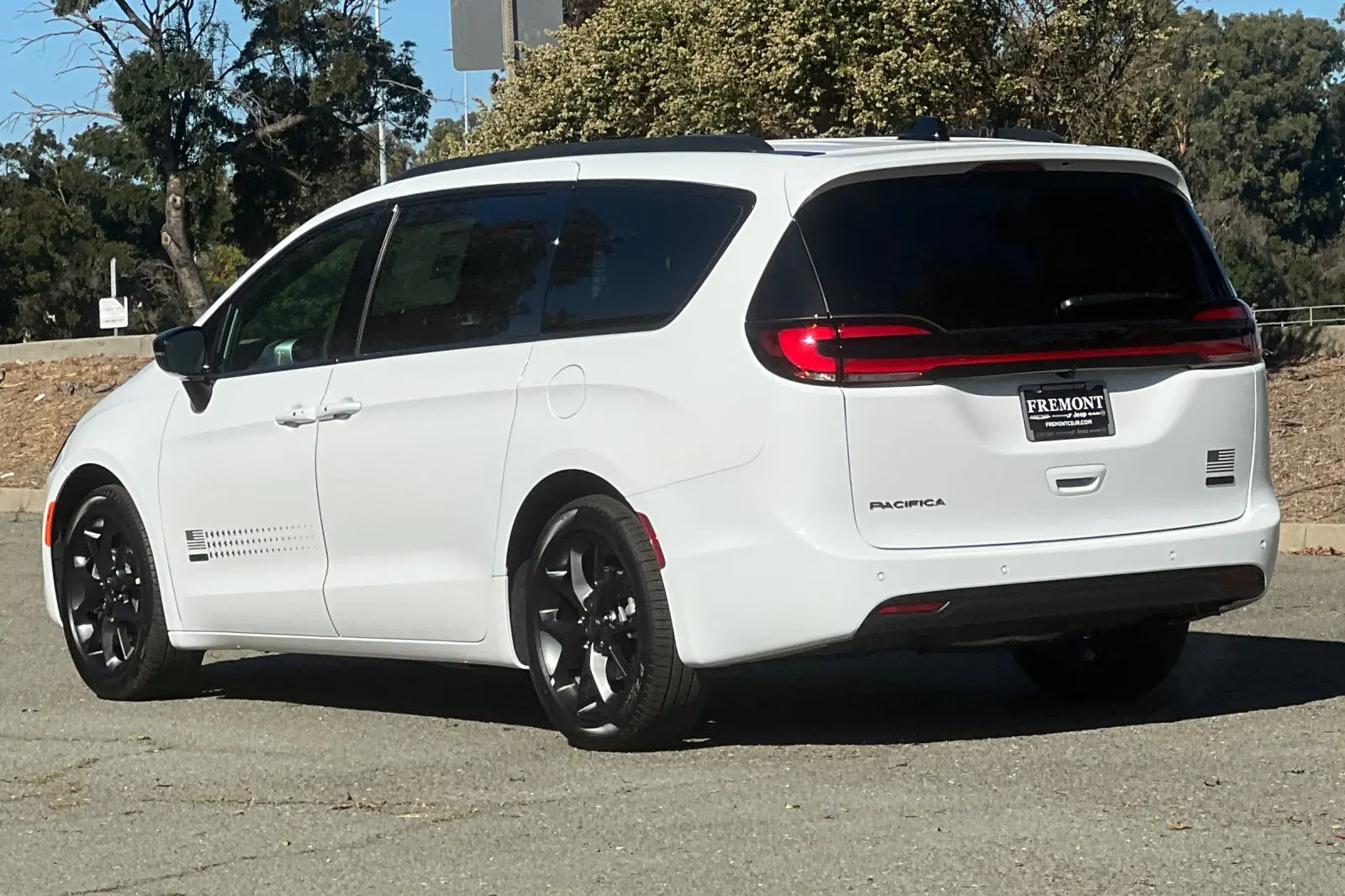 2027 Chrysler Pacifica Select photo 5