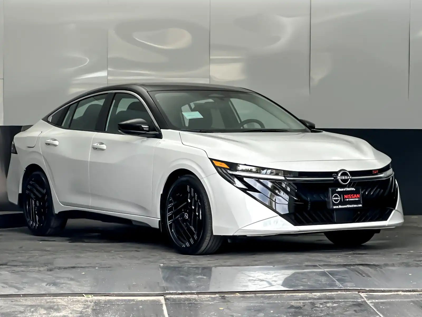 2027 Nissan Sentra SR CVT's photo