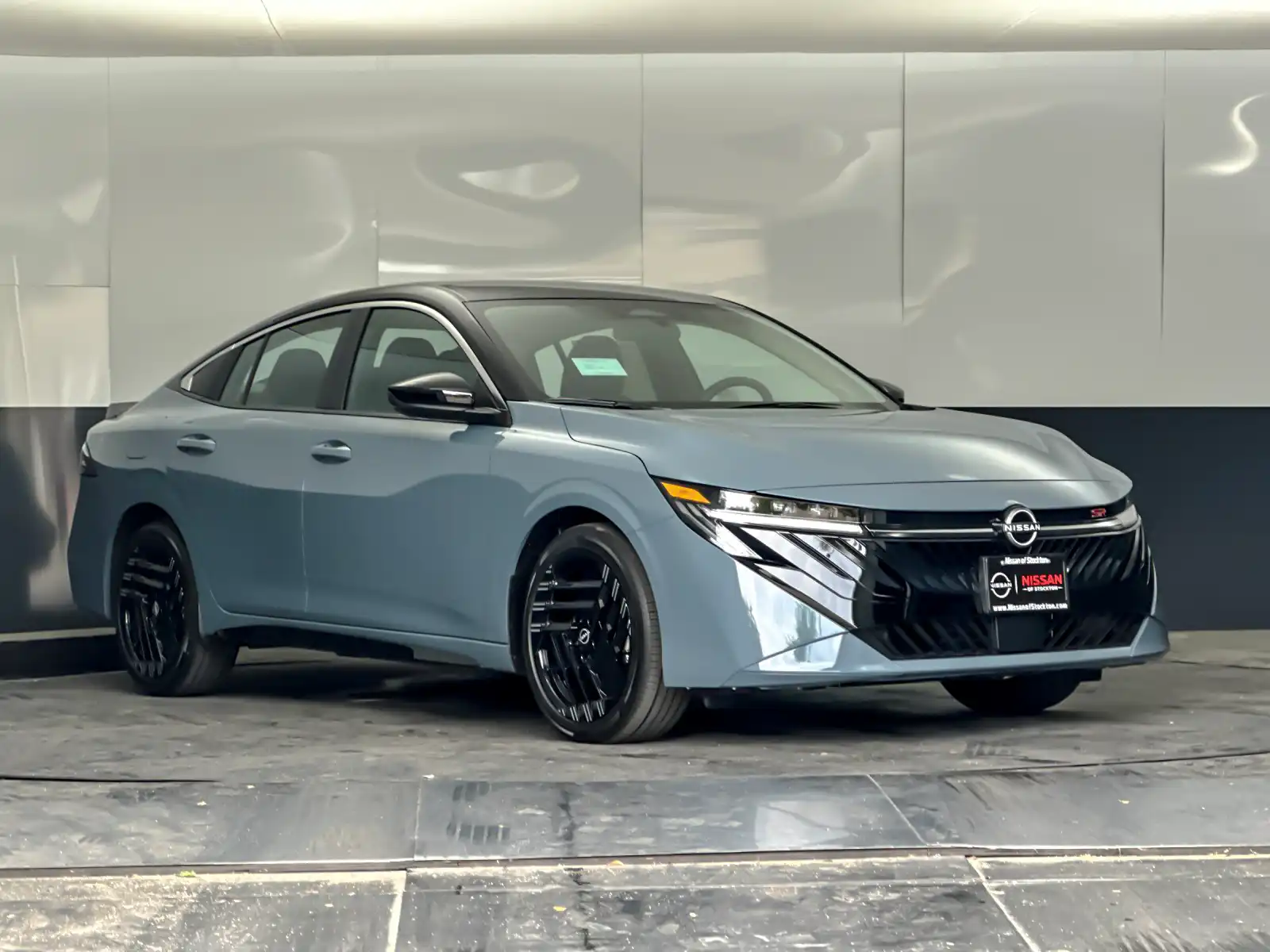 2027 Nissan Sentra SR CVT's photo