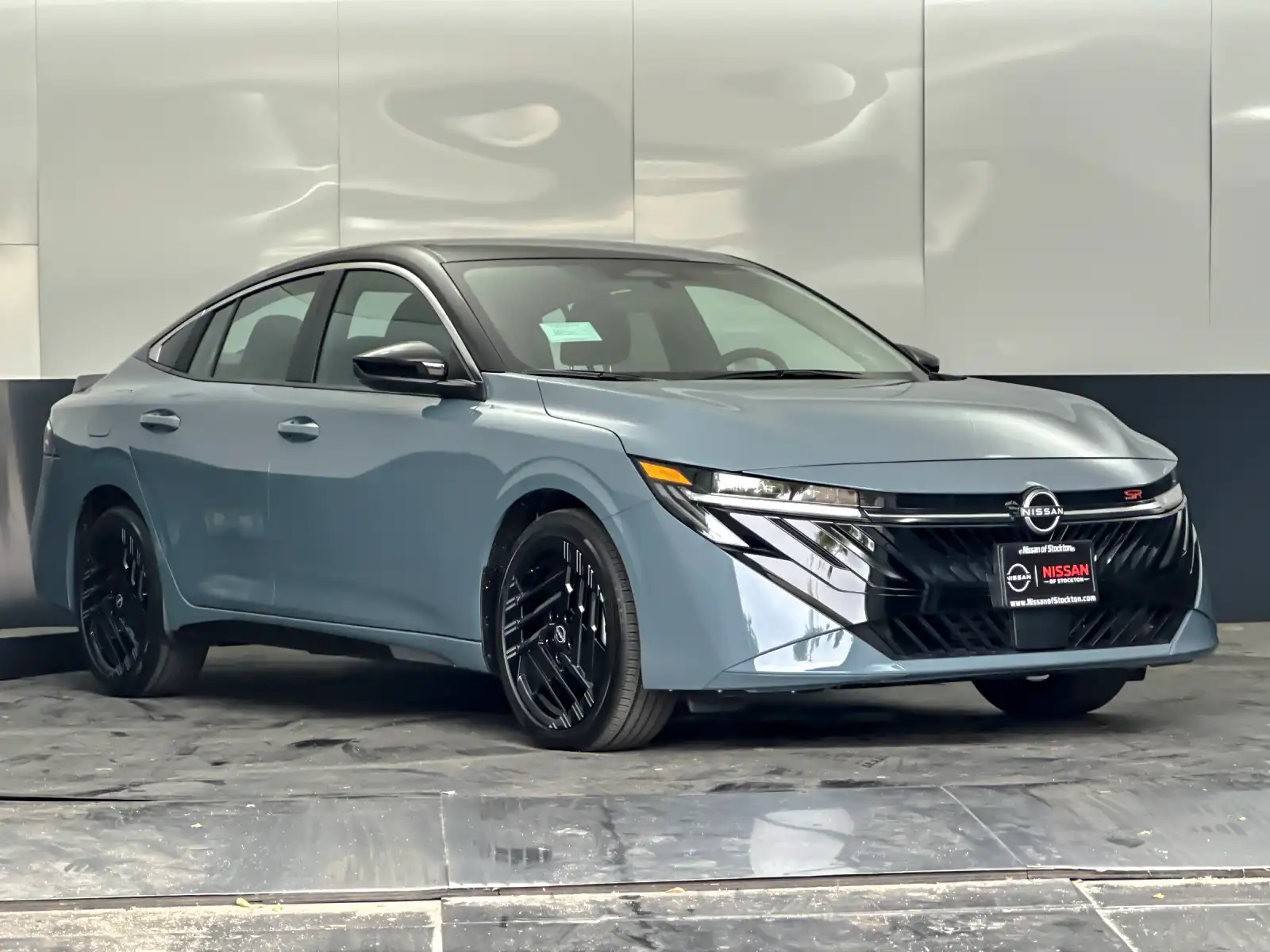2027 Nissan Sentra SR CVT's photo