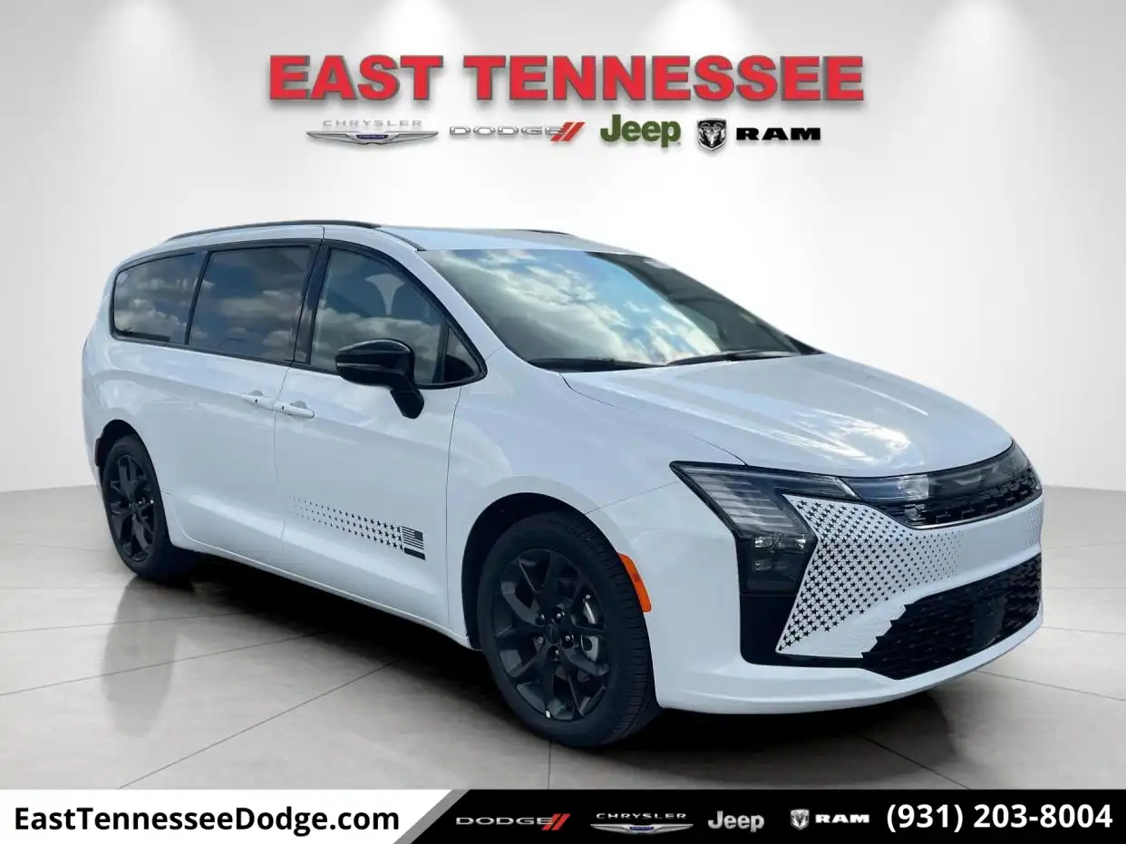 2027 Chrysler Pacifica Select's photo