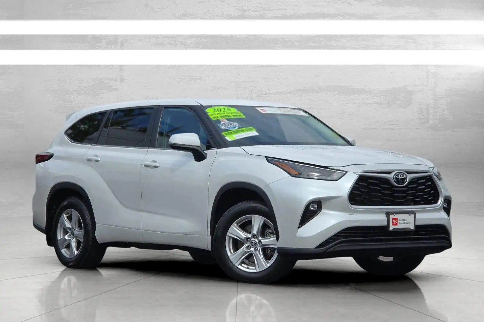 2025 Toyota Highlander LE AWD's photo