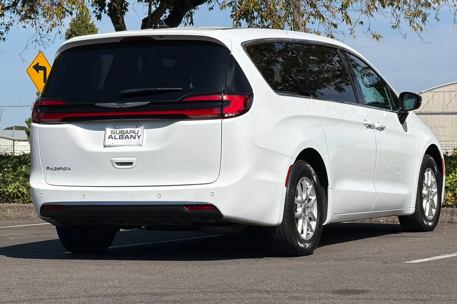 2025 Chrysler Pacifica Select photo 4