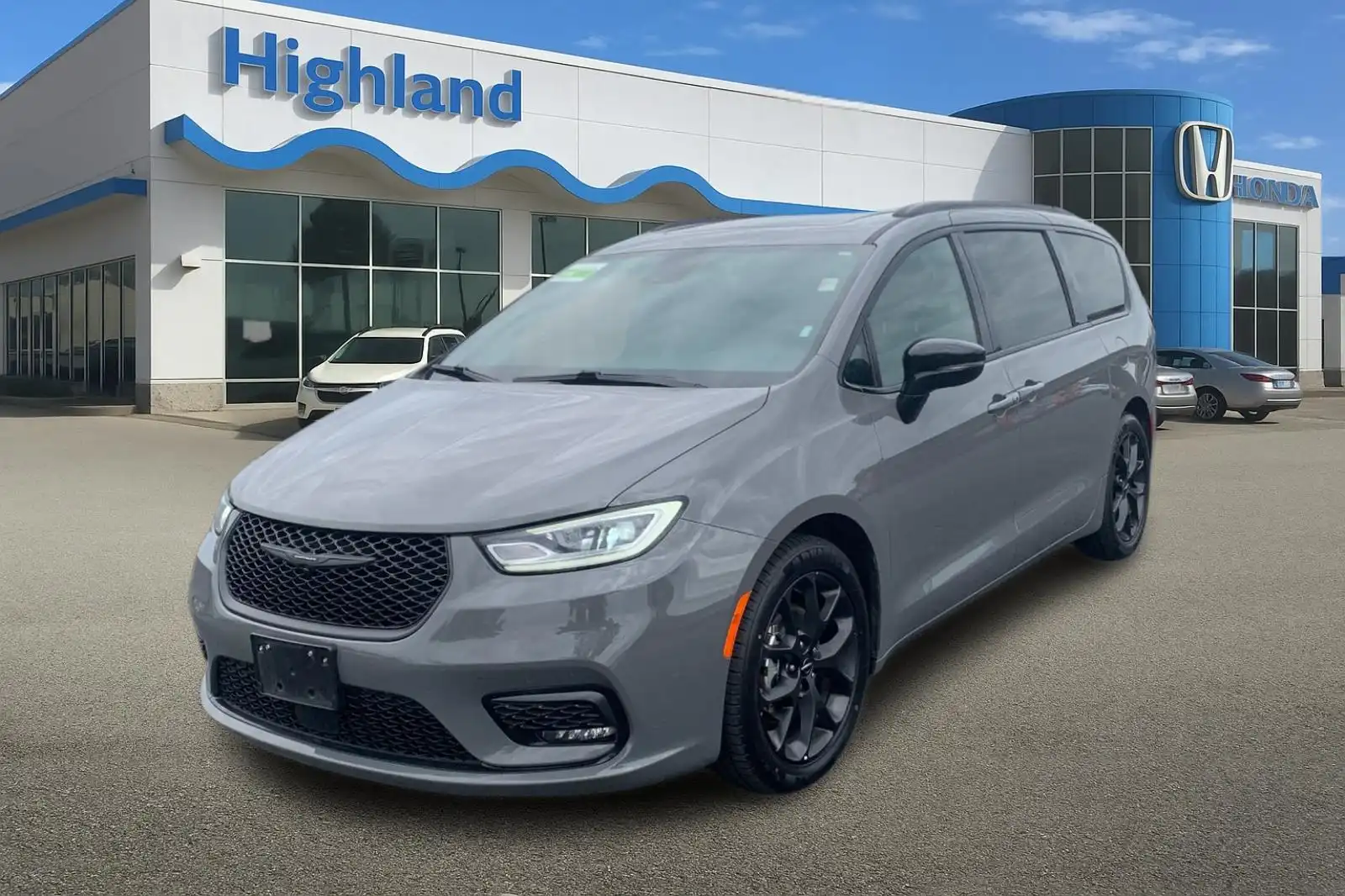 2025 Chrysler Pacifica Limited's photo