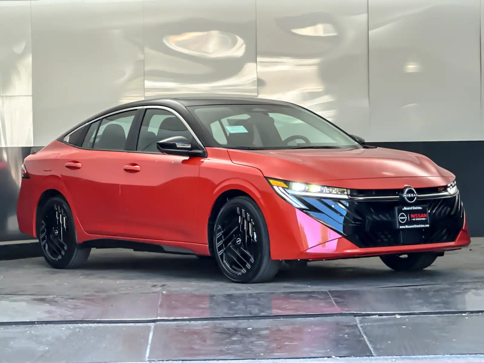 2027 Nissan Sentra SR CVT's photo