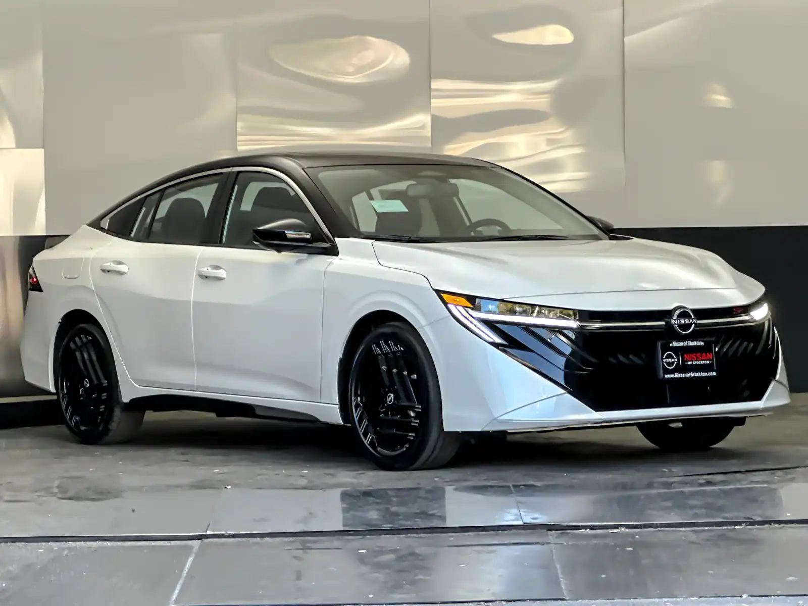 2027 Nissan Sentra SR CVT's photo