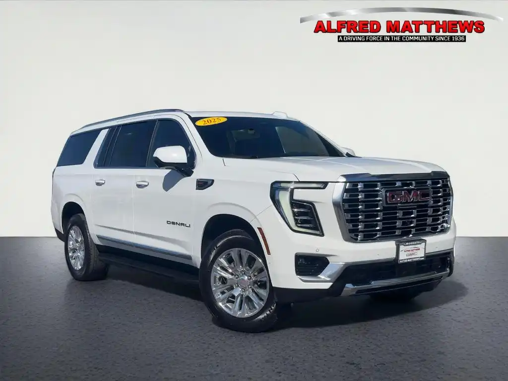 2025 GMC Yukon Denali AWD's photo