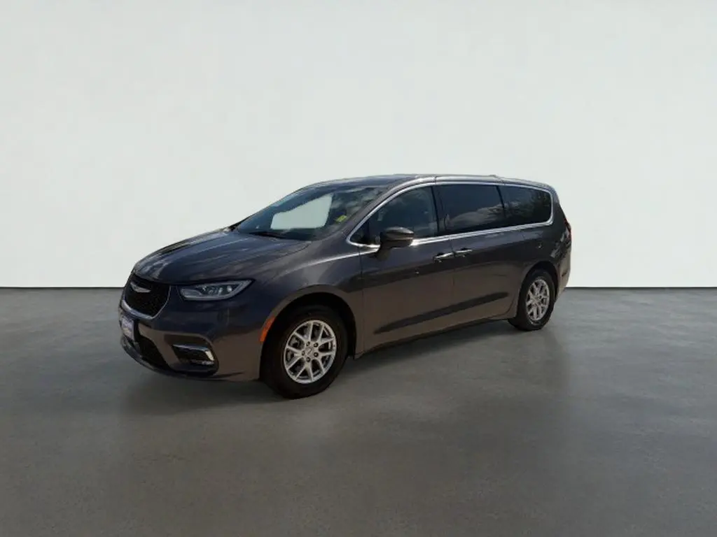 2023 Chrysler Pacifica Touring L photo 3