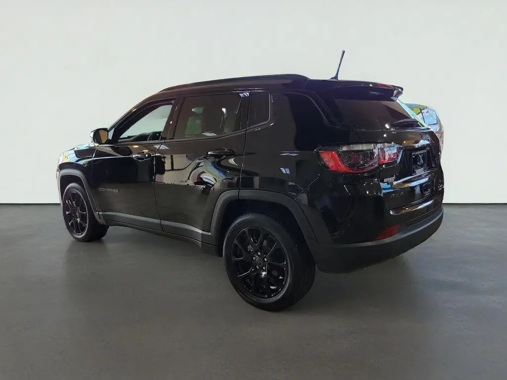2025 Jeep Compass Latitude 4X4 photo 3