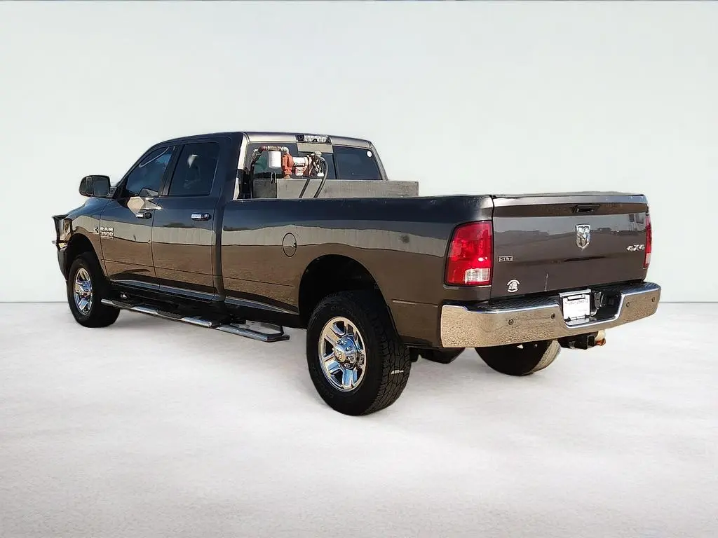 2014 RAM 3500 SLT 4X4 Crew Cab LWB photo 3
