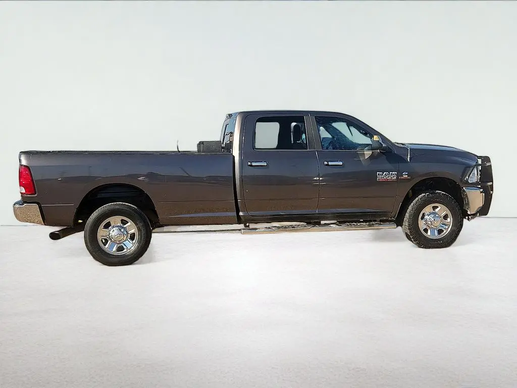 2014 RAM 3500 SLT 4X4 Crew Cab LWB photo 5