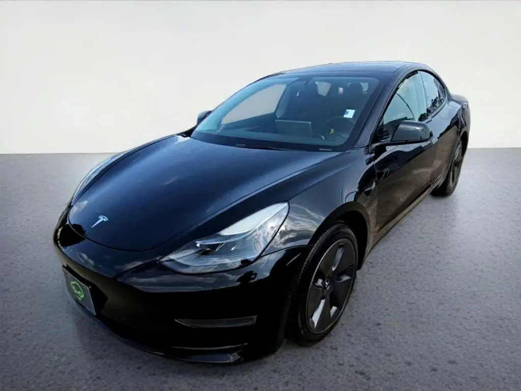2022 Tesla Model 3 Standard Range Plus photo 3