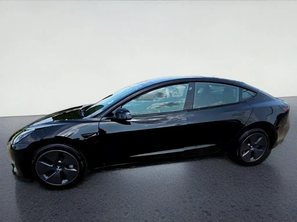 2022 Tesla Model 3 Standard Range Plus photo 4