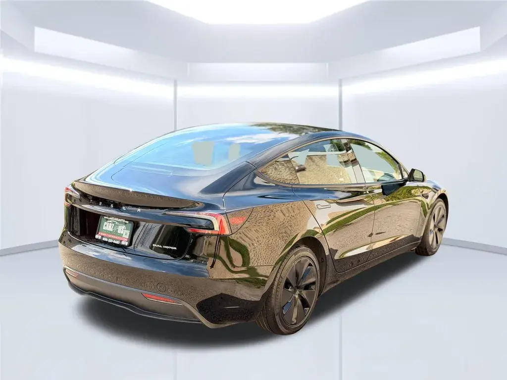 2024 Tesla Model 3 Long Range AWD photo 5
