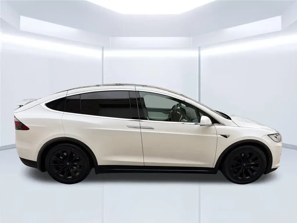 2020 Tesla Model X Long Range Plus photo 4
