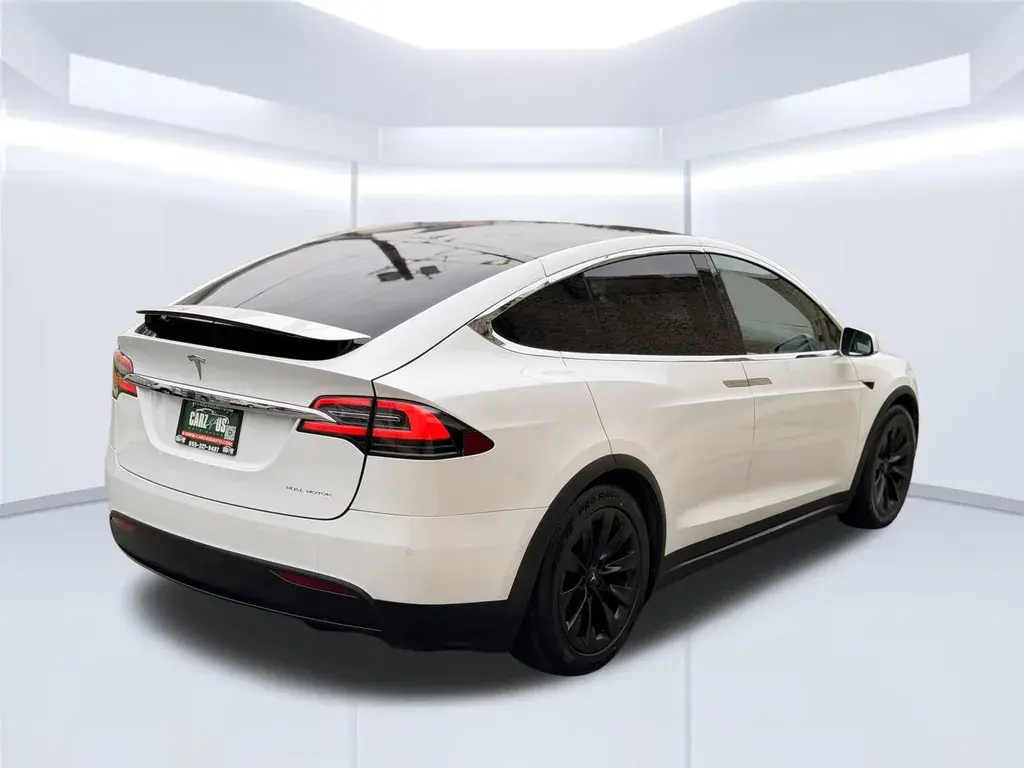 2020 Tesla Model X Long Range Plus photo 5