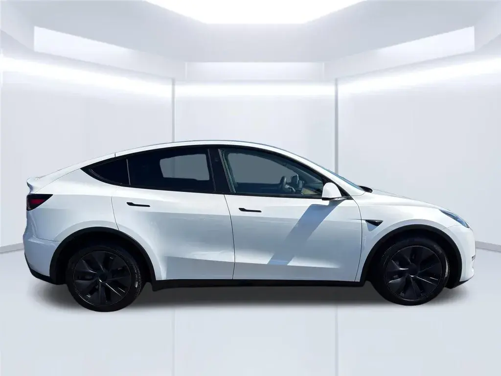 2024 Tesla Model Y Long Range Dual Motor AWD photo 4