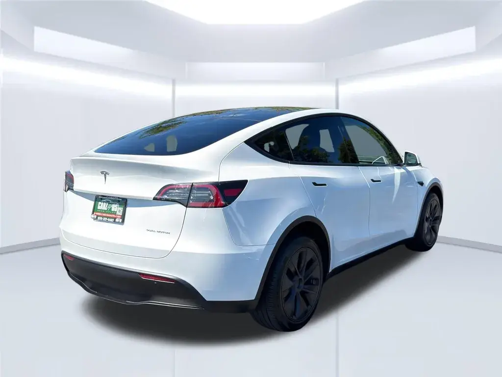 2024 Tesla Model Y Long Range Dual Motor AWD photo 5