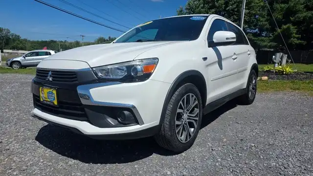 2017 Mitsubishi Outlander Sport 2.0 ES 2WD CVT's photo