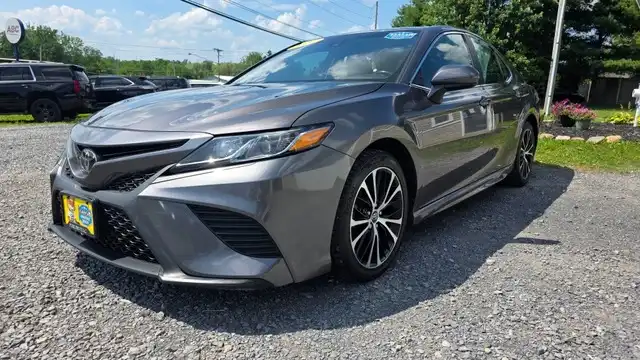 2020 Toyota Camry 2.5 Auto SE's photo