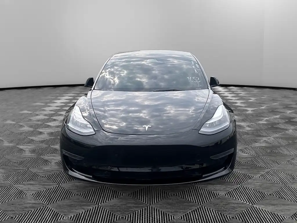 2022 Tesla Model 3 Standard Range Plus's photo