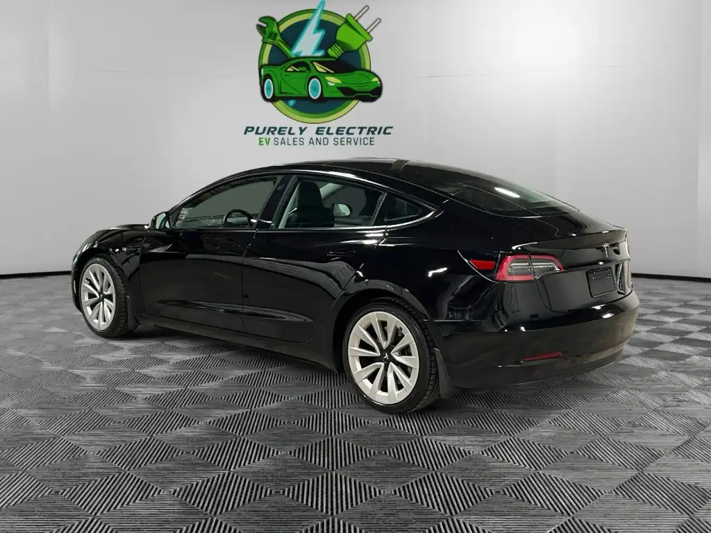 2022 Tesla Model 3 Standard Range Plus's photo