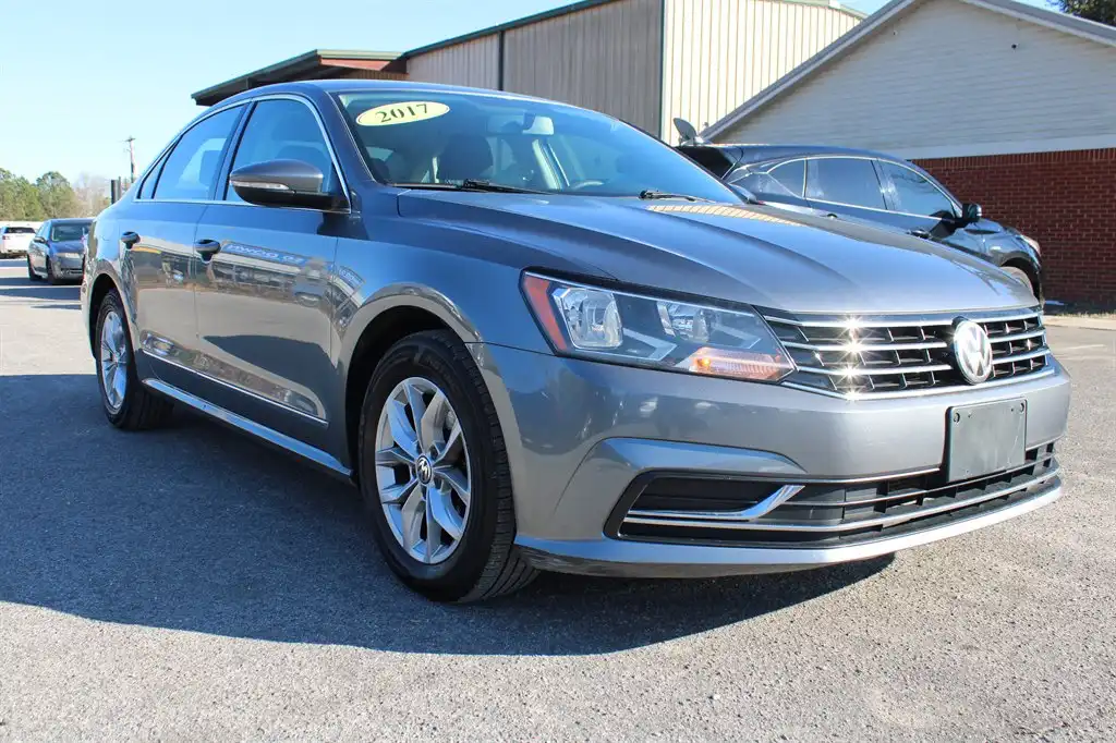 2017 Volkswagen Passat 1.8T S Auto's photo