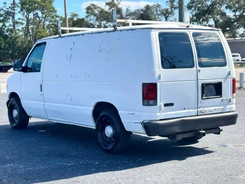 2004 Ford E-Series E-150 Van photo 3