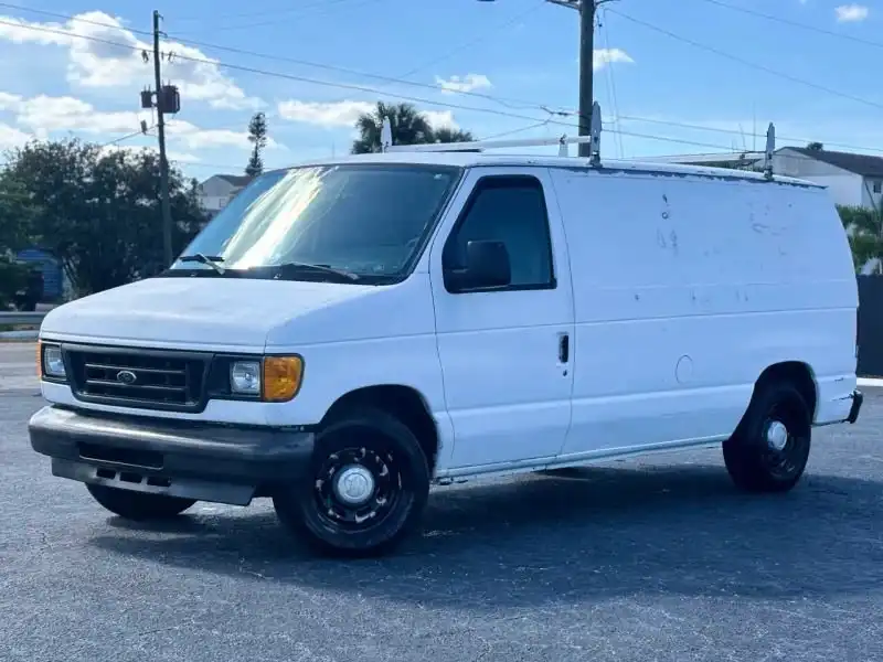 2004 Ford E-Series E-150 Van's photo