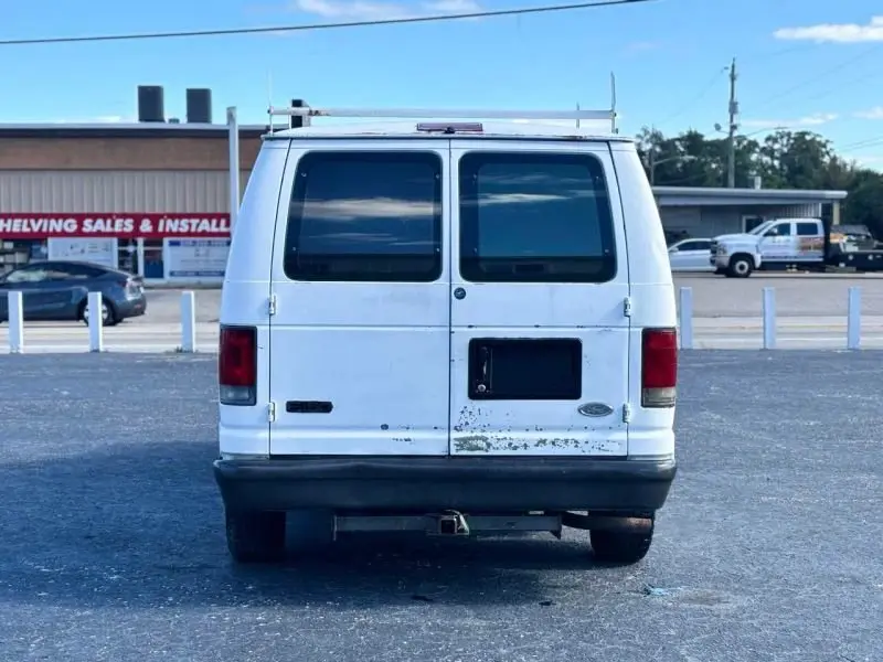 2004 Ford E-Series E-150 Van photo 4