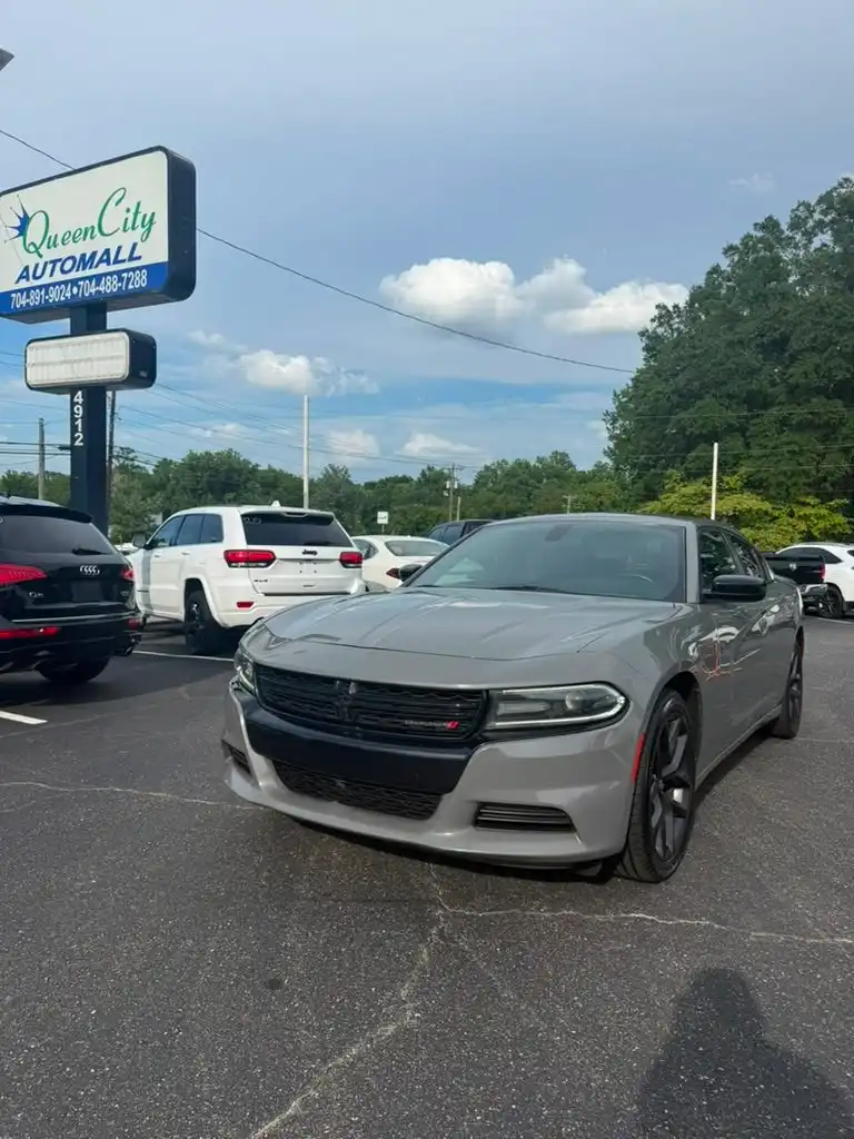 2019 Dodge Charger SXT's photo