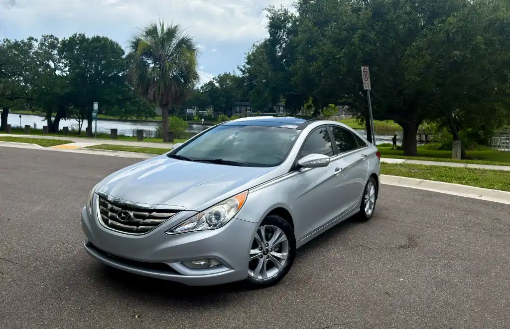 2013 Hyundai Sonata Limited I4 A/T's photo