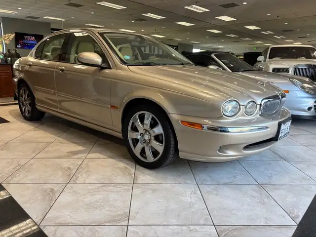 2004 Jaguar X-Type's photo